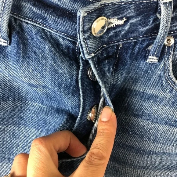 Good American- High Waist Cuttoff denim shorts - Picture 7 of 14